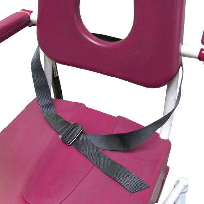 Le fauteuil de douche électrique peut avoir en option une ceinture de maintien abdominale.