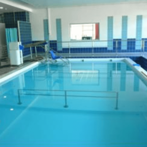 Main courante piscine et balnéothérapie