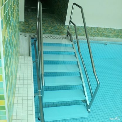 Escalier pour piscine encastrée