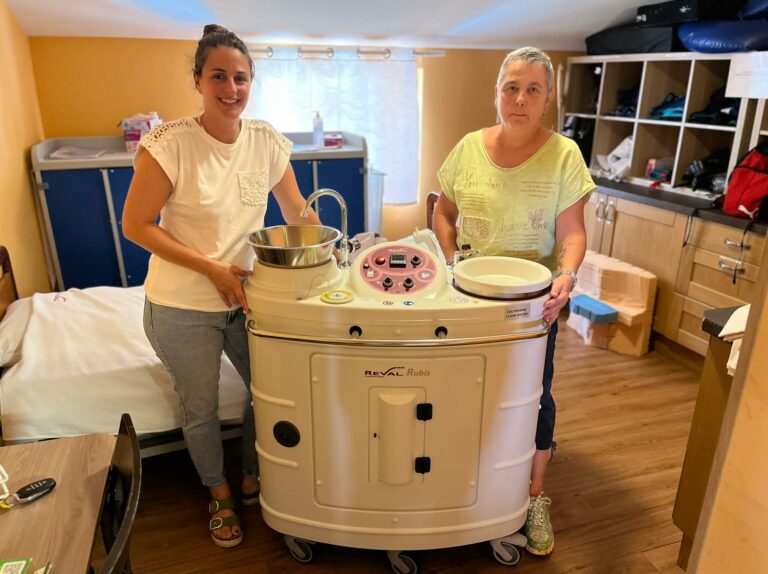 Mise en route de la douche au lit Rubis sur l'EHPAD Les Genévriers Groupe Edenis (31)
