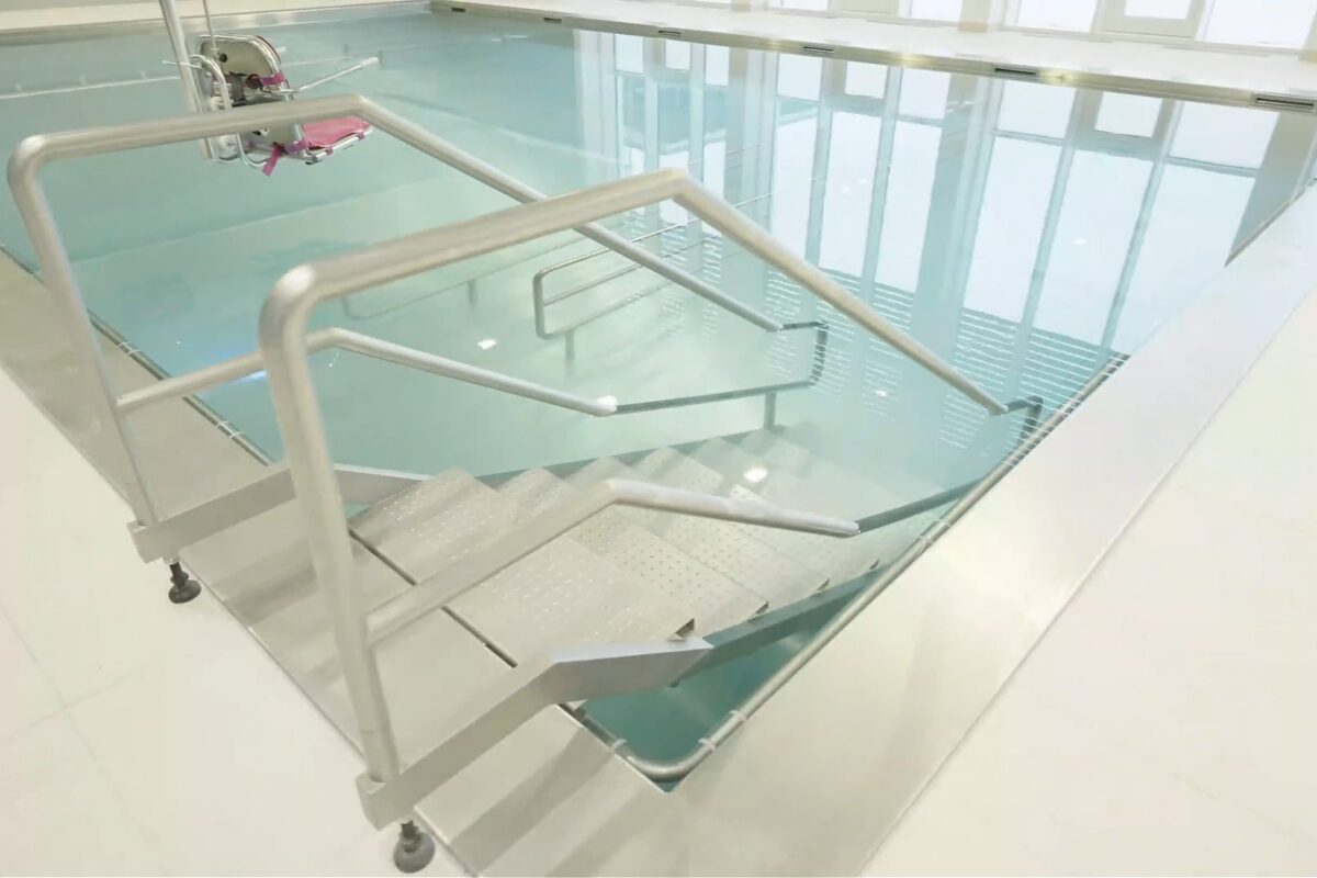 ESCALIER POUR PISCINE REEDUCATION_FRANCE REVAL